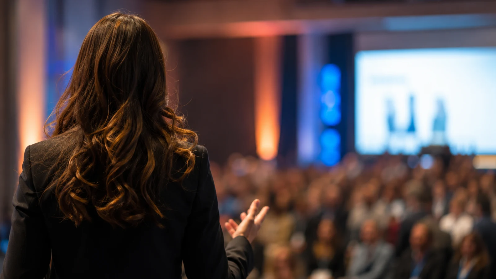 Conferencistas para convenciones de RH y talento: cómo elegir un mensaje útil para cultura, liderazgo y bienestar