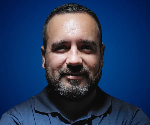 Óscar Alarcón — Conferencista de Resiliencia Manejo de la Adversidad